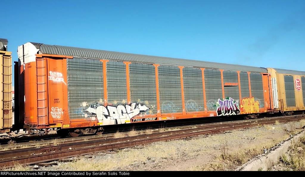 BNSF 27707 TTGX 952832